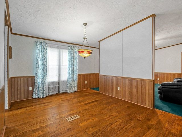 227 Red Oak Drive, Wellford, SC 29385