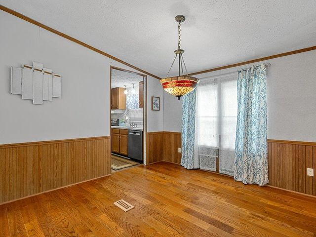 227 Red Oak Drive, Wellford, SC 29385