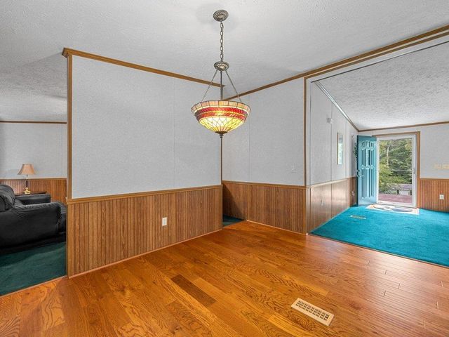 227 Red Oak Drive, Wellford, SC 29385