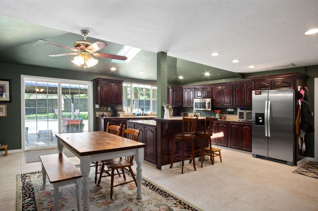 255 Queens Branch Road, Rogue River, OR 97537