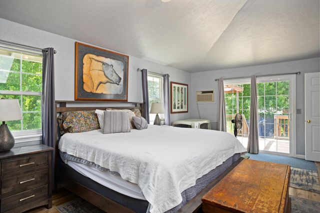 255 Queens Branch Road, Rogue River, OR 97537