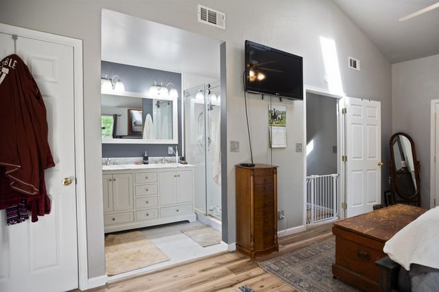 255 Queens Branch Road, Rogue River, OR 97537