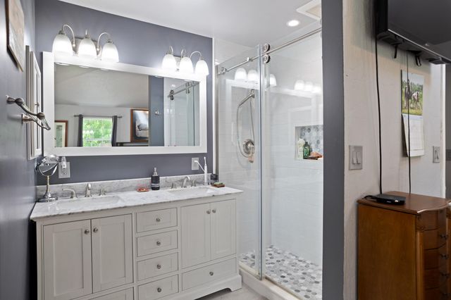 255 Queens Branch Road, Rogue River, OR 97537