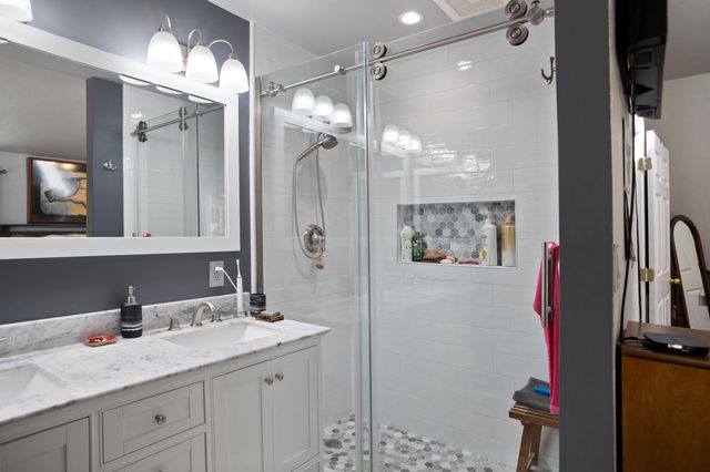 255 Queens Branch Road, Rogue River, OR 97537