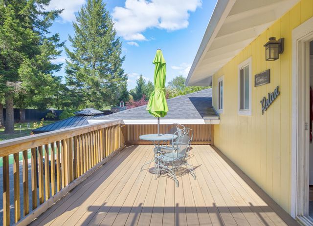 255 Queens Branch Road, Rogue River, OR 97537