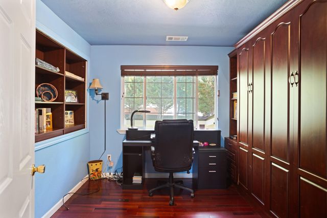 255 Queens Branch Road, Rogue River, OR 97537