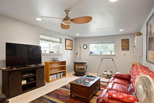 255 Queens Branch Road, Rogue River, OR 97537