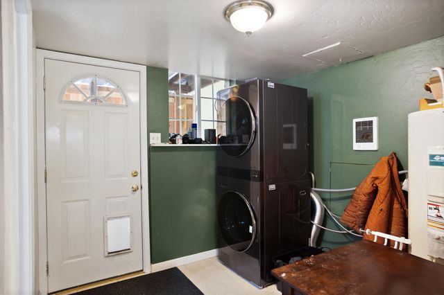 255 Queens Branch Road, Rogue River, OR 97537