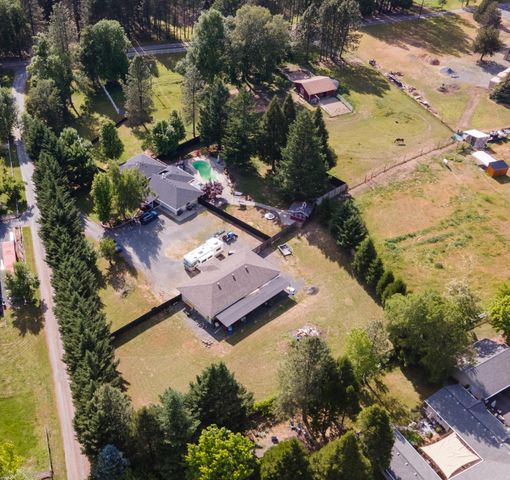 255 Queens Branch Road, Rogue River, OR 97537
