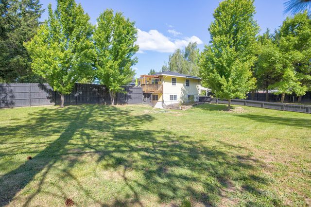 255 Queens Branch Road, Rogue River, OR 97537