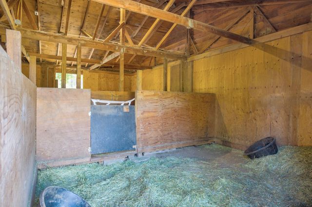 255 Queens Branch Road, Rogue River, OR 97537