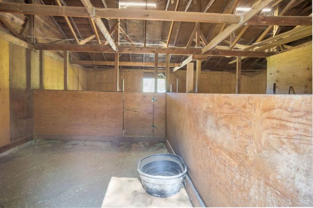 255 Queens Branch Road, Rogue River, OR 97537