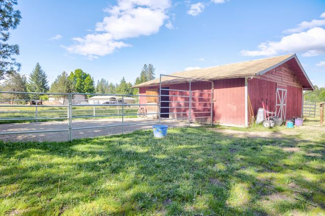 255 Queens Branch Road, Rogue River, OR 97537