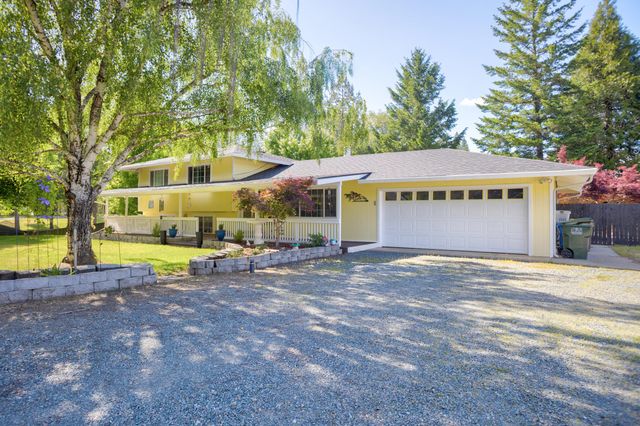 255 Queens Branch Road, Rogue River, OR 97537