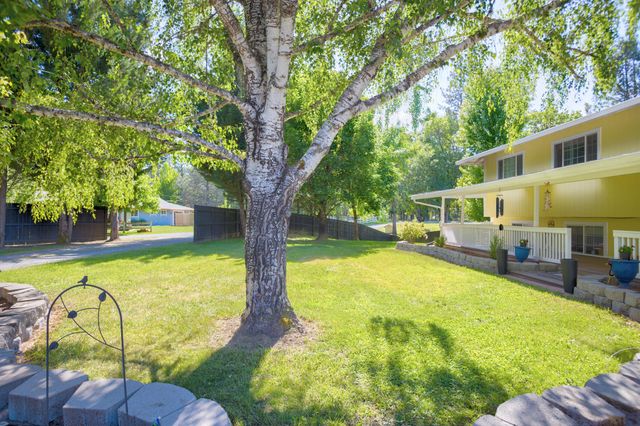 255 Queens Branch Road, Rogue River, OR 97537