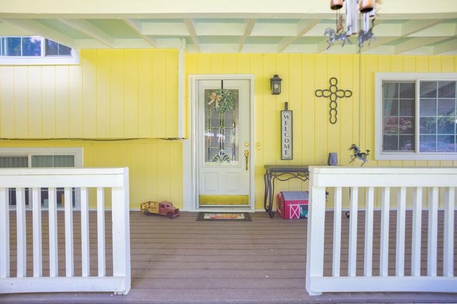 255 Queens Branch Road, Rogue River, OR 97537