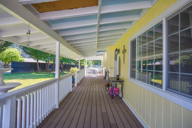 255 Queens Branch Road, Rogue River, OR 97537