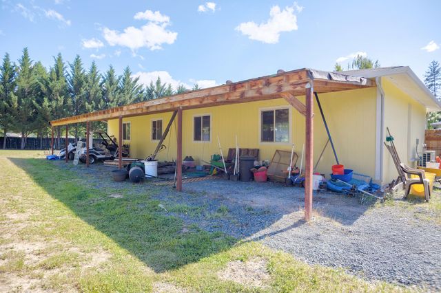 255 Queens Branch Road, Rogue River, OR 97537