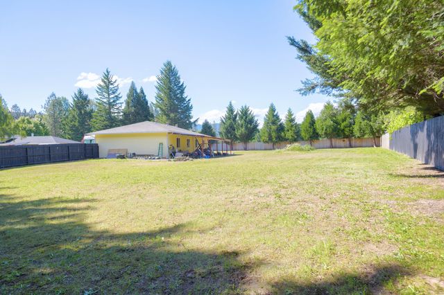 255 Queens Branch Road, Rogue River, OR 97537