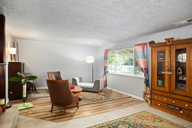 255 Queens Branch Road, Rogue River, OR 97537