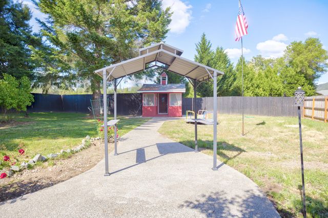 255 Queens Branch Road, Rogue River, OR 97537