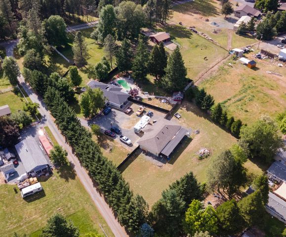 255 Queens Branch Road, Rogue River, OR 97537