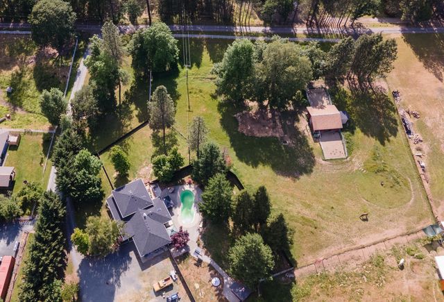 255 Queens Branch Road, Rogue River, OR 97537