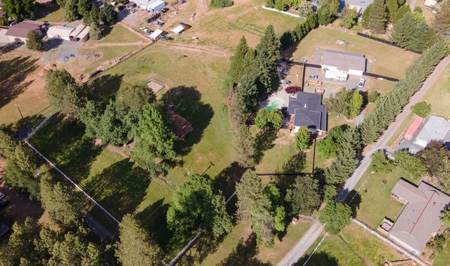 255 Queens Branch Road, Rogue River, OR 97537