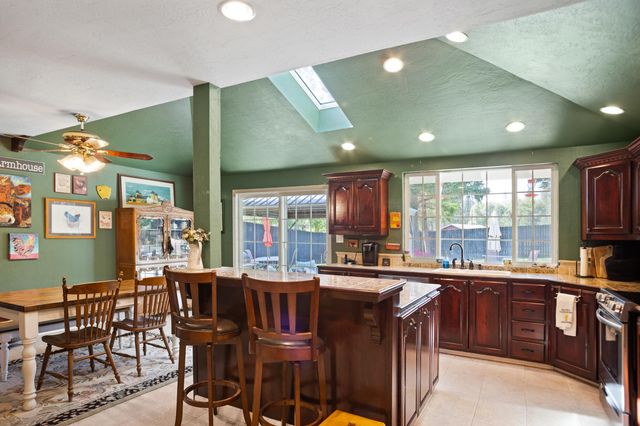 255 Queens Branch Road, Rogue River, OR 97537