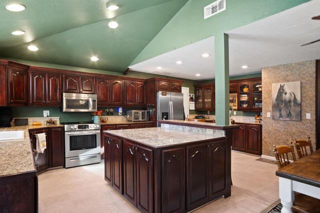 255 Queens Branch Road, Rogue River, OR 97537