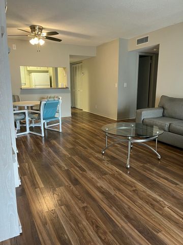 12002 Poinciana Boulevard 204, Royal Palm Beach, FL 33411