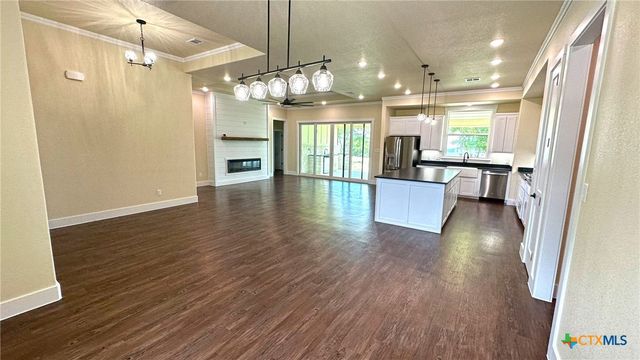 1725 Cottonwood Mesa Drive, Kempner, TX 76539