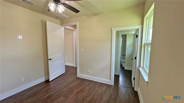 1725 Cottonwood Mesa Drive, Kempner, TX 76539