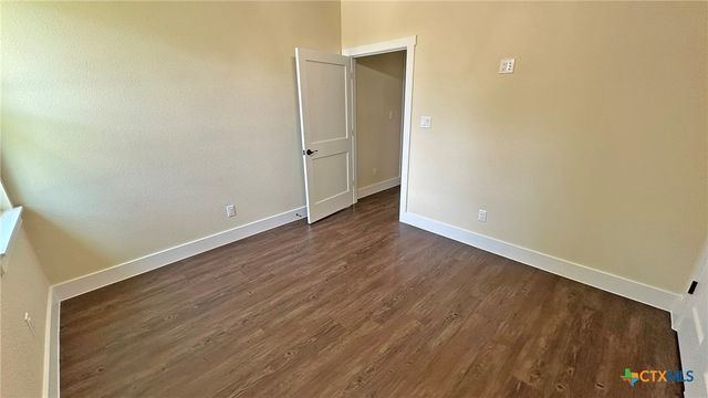 1725 Cottonwood Mesa Drive, Kempner, TX 76539