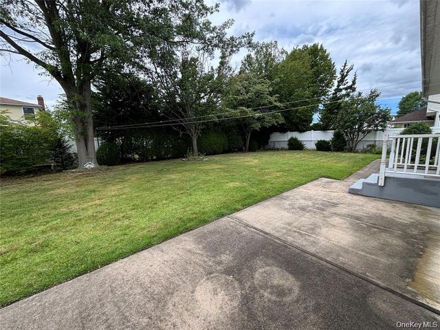 235 10th Street, Bethpage, NY 11714