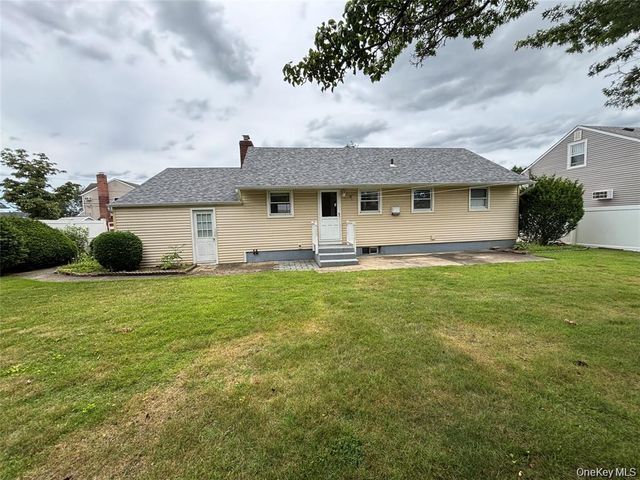 235 10th Street, Bethpage, NY 11714