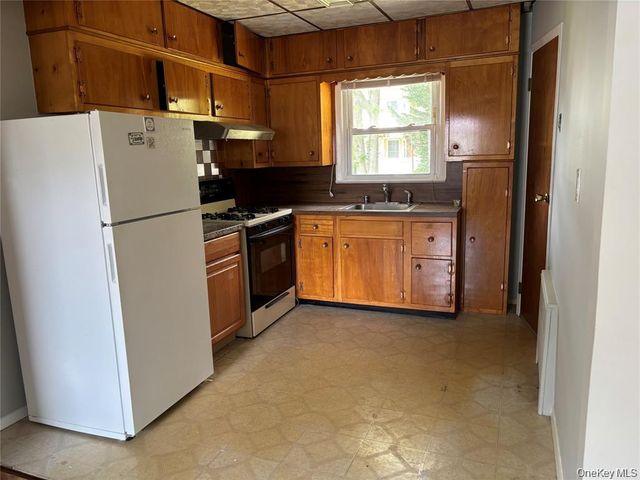 235 10th Street, Bethpage, NY 11714