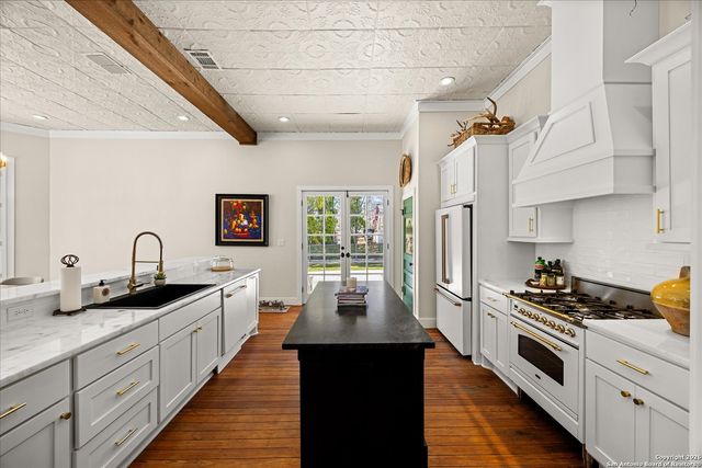 1006 High, Comfort, TX 78013