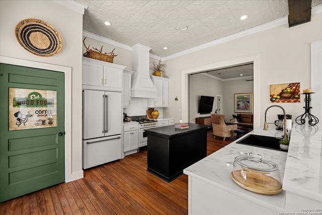 1006 High, Comfort, TX 78013