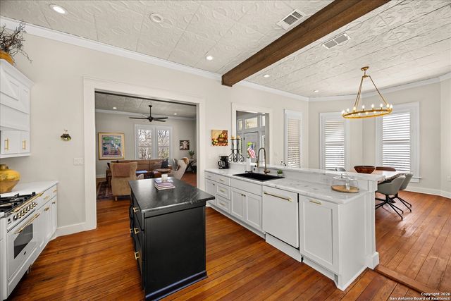 1006 High, Comfort, TX 78013