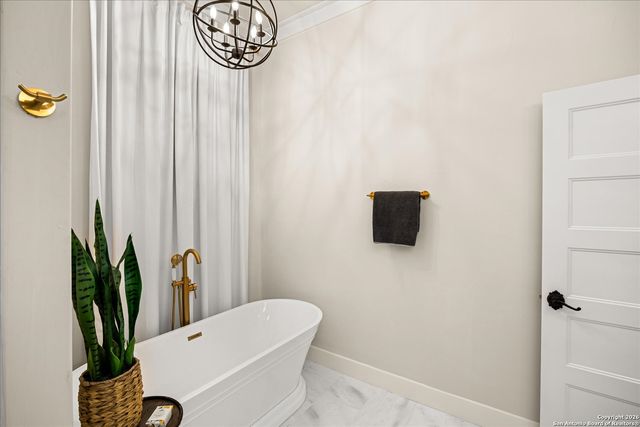 1006 High, Comfort, TX 78013