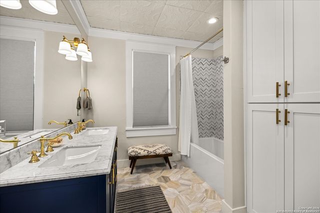 1006 High, Comfort, TX 78013