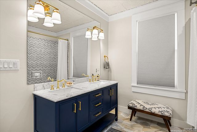 1006 High, Comfort, TX 78013