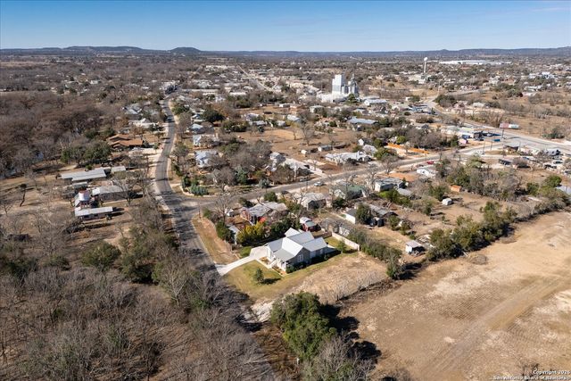 1006 High, Comfort, TX 78013