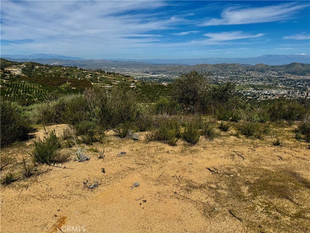 Image 3 of property listing at 37685 El Tigre, Murrieta, CA 92562