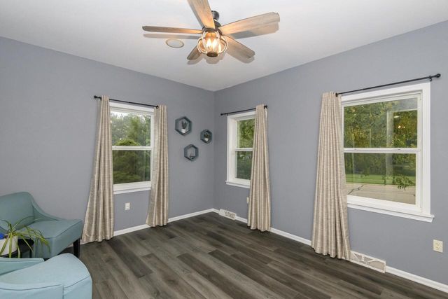 1887 Wayside DRIVE, Hartford, WI 53027