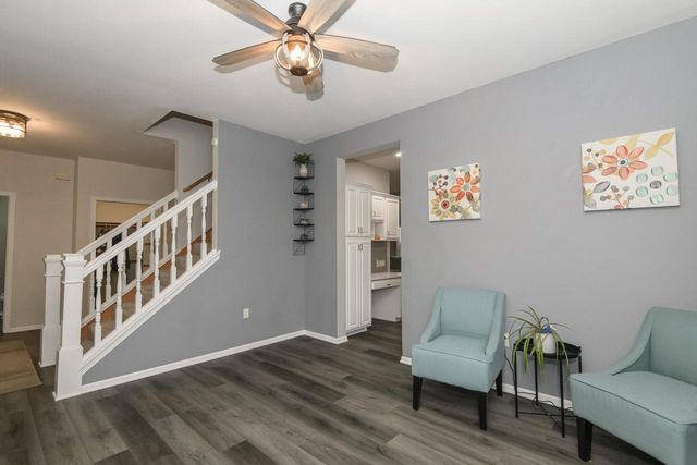 1887 Wayside DRIVE, Hartford, WI 53027