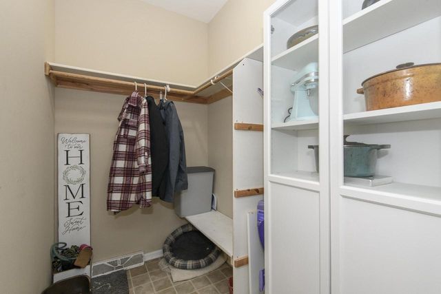 1887 Wayside DRIVE, Hartford, WI 53027