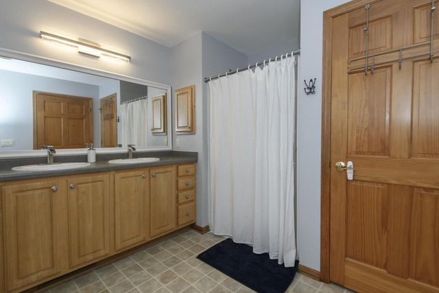 1887 Wayside DRIVE, Hartford, WI 53027