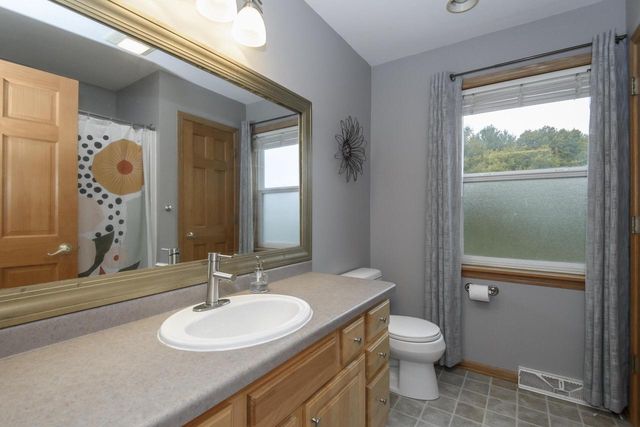 1887 Wayside DRIVE, Hartford, WI 53027